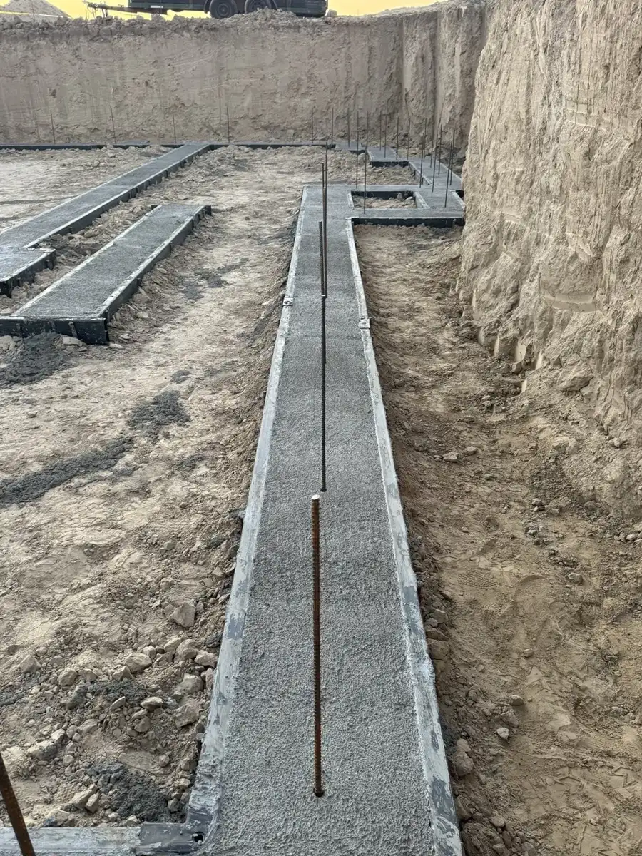 Concrete footing alignment and vertical reinforcement