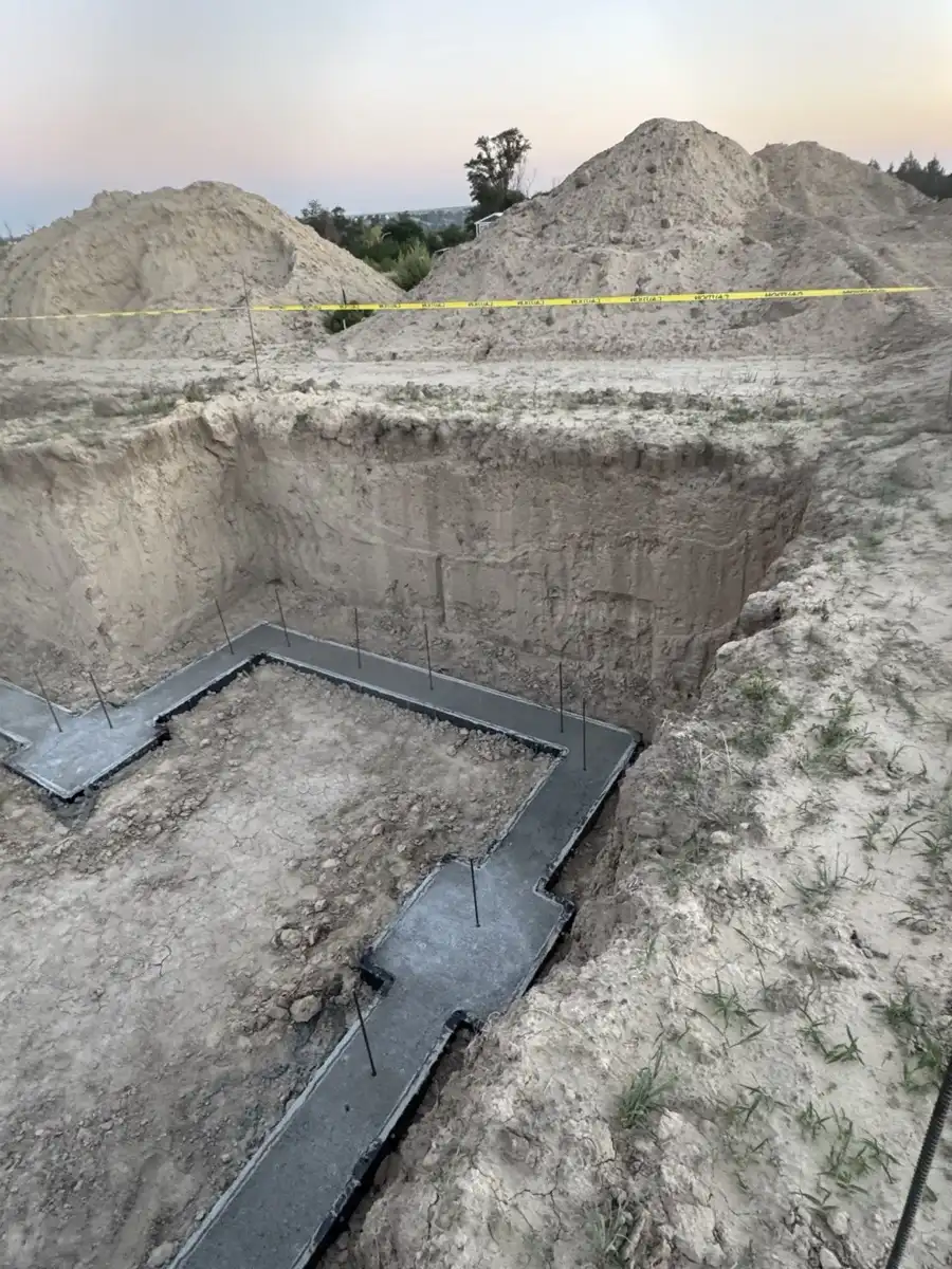 Corner footing and reinforcing bars