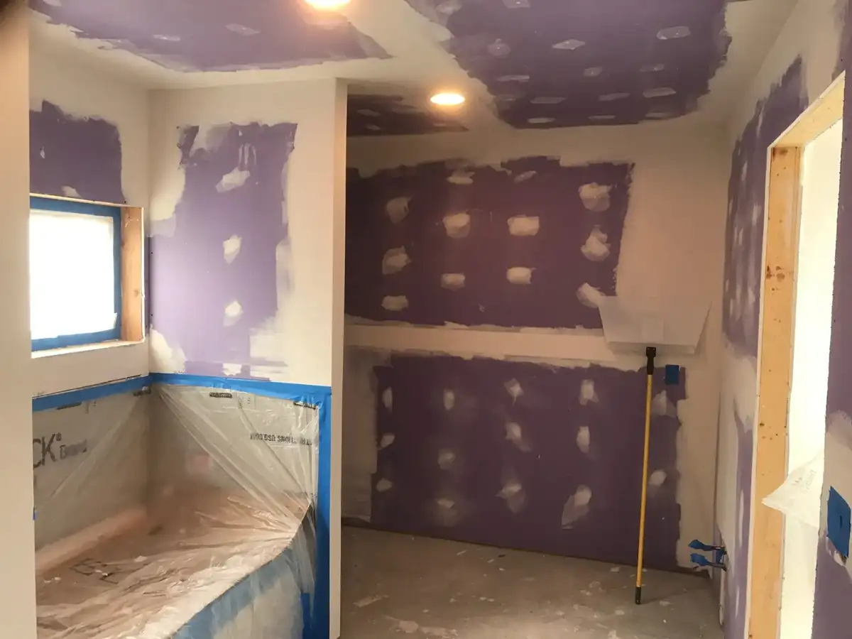 Drywall joints and ceiling finishing during bathroom renovation