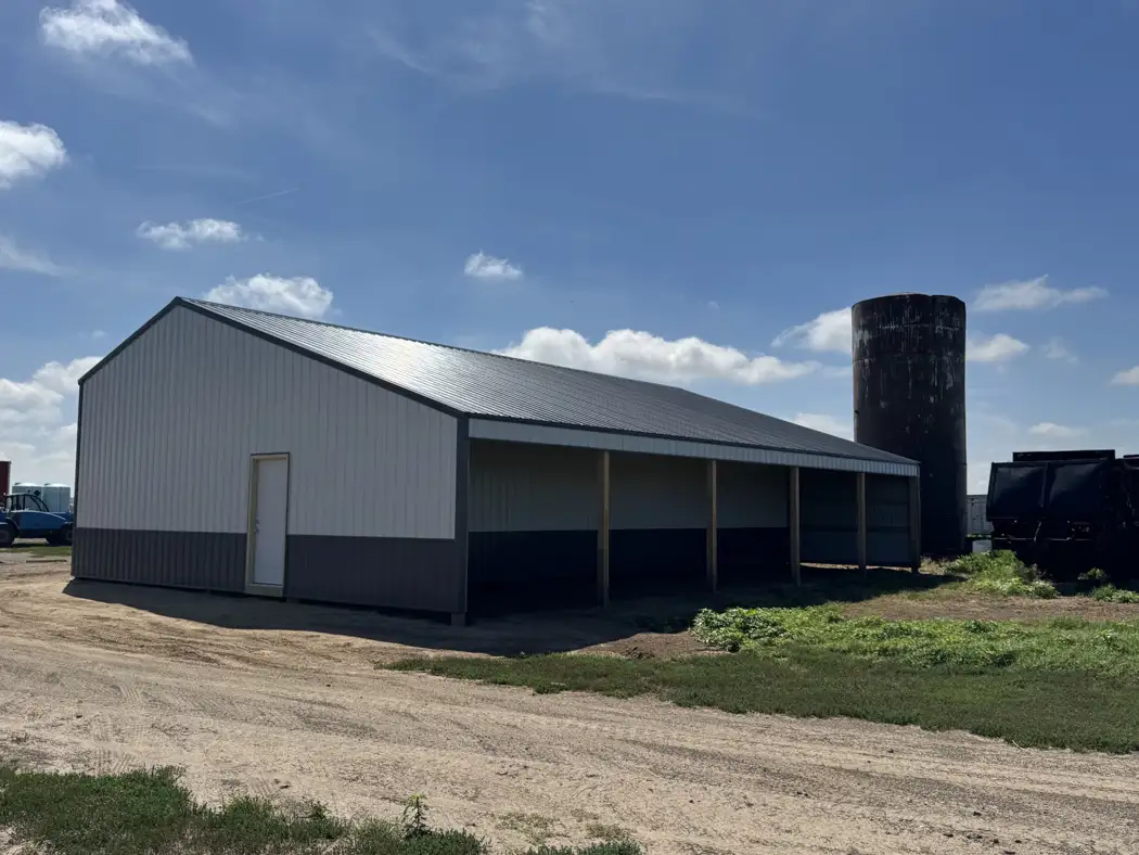 The rear lean-to provides covered storage with open bays along the back side of the building.